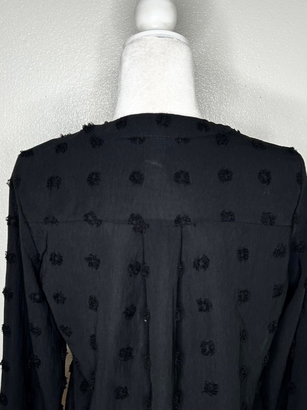 B Womens Black Dotted Texture Long Sleeve Top Blouse Split Neck Size S - Picture 6 of 8